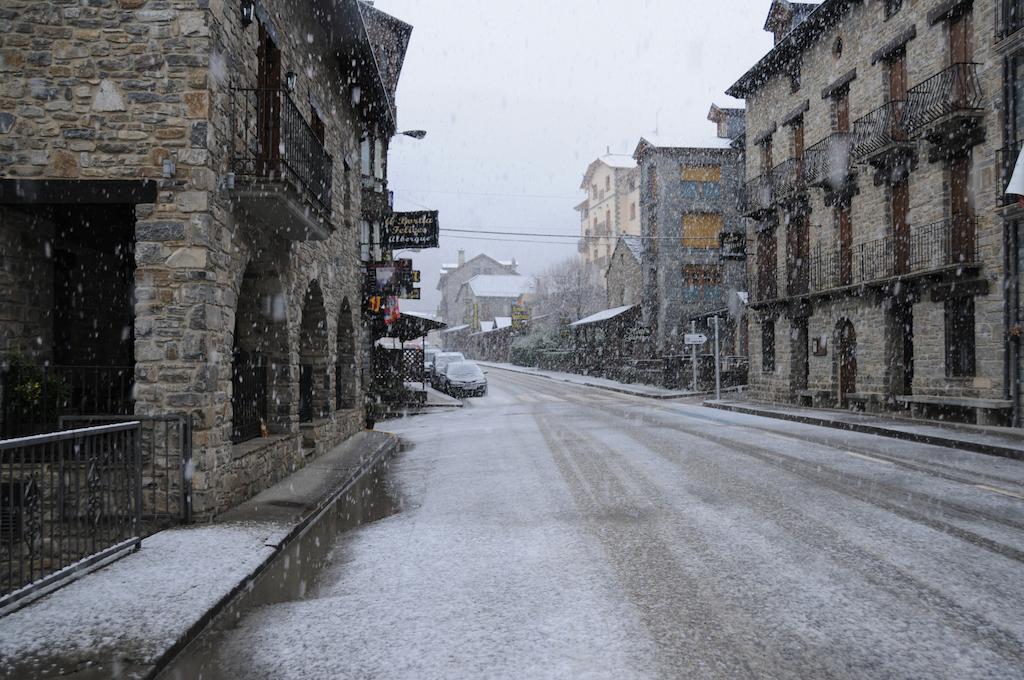Borda Felices Hostel Broto Kültér fotó